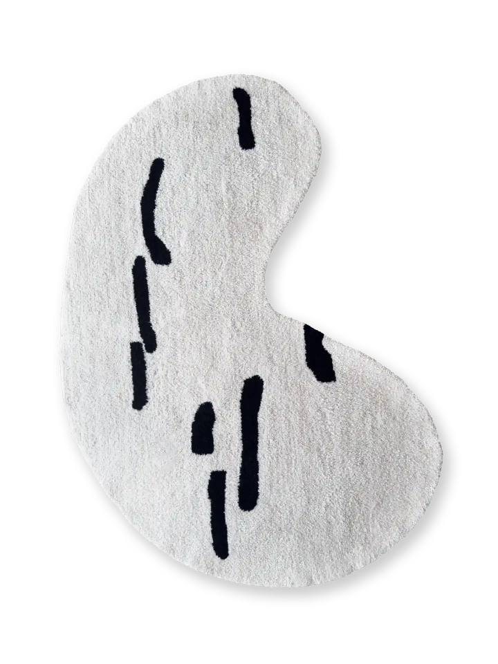Organisch geformter Teppich von mija LIVING