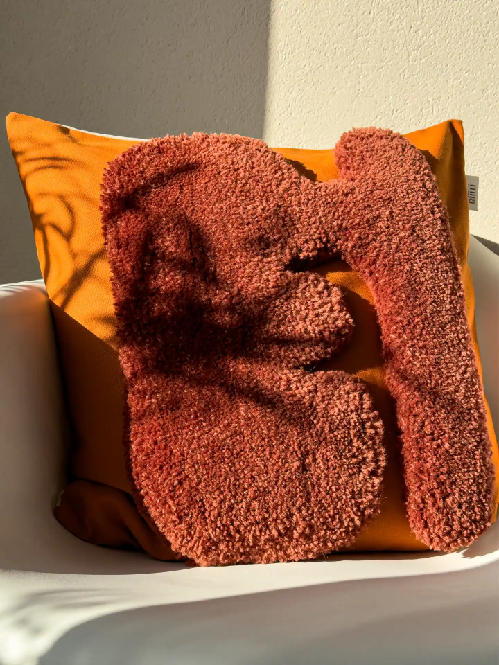 mija LIVING Deko-Kissen mit abstrakten organischen Hochflor-Form aus Schurwolle und Bio-Baumwolle