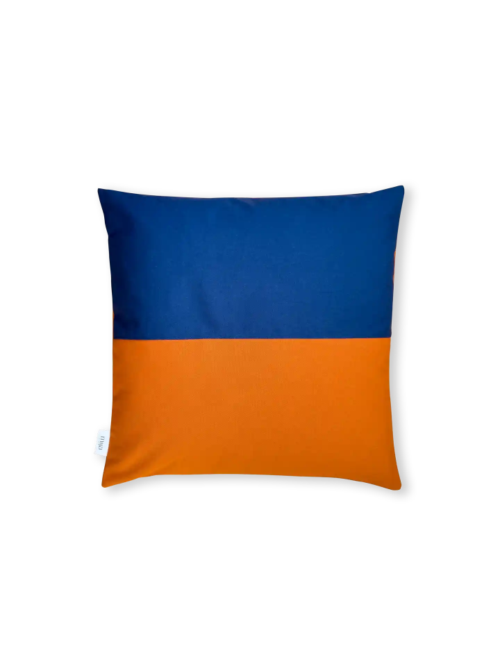 Zierkissen aus Bio-Baumwolle zweigeteilt in blau und orange