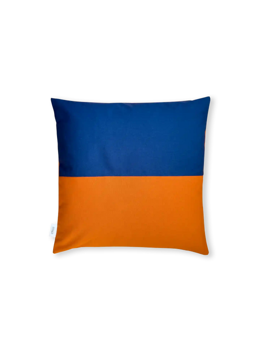Zierkissen aus Bio-Baumwolle zweigeteilt in blau und orange