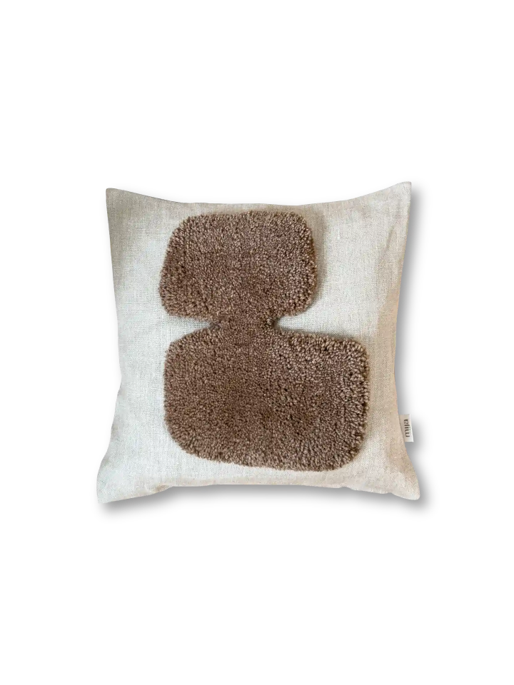 mija LIVING nachhaltiges naturfarbenes Sofakissen mit kuscheliger Hochflor-Haptik