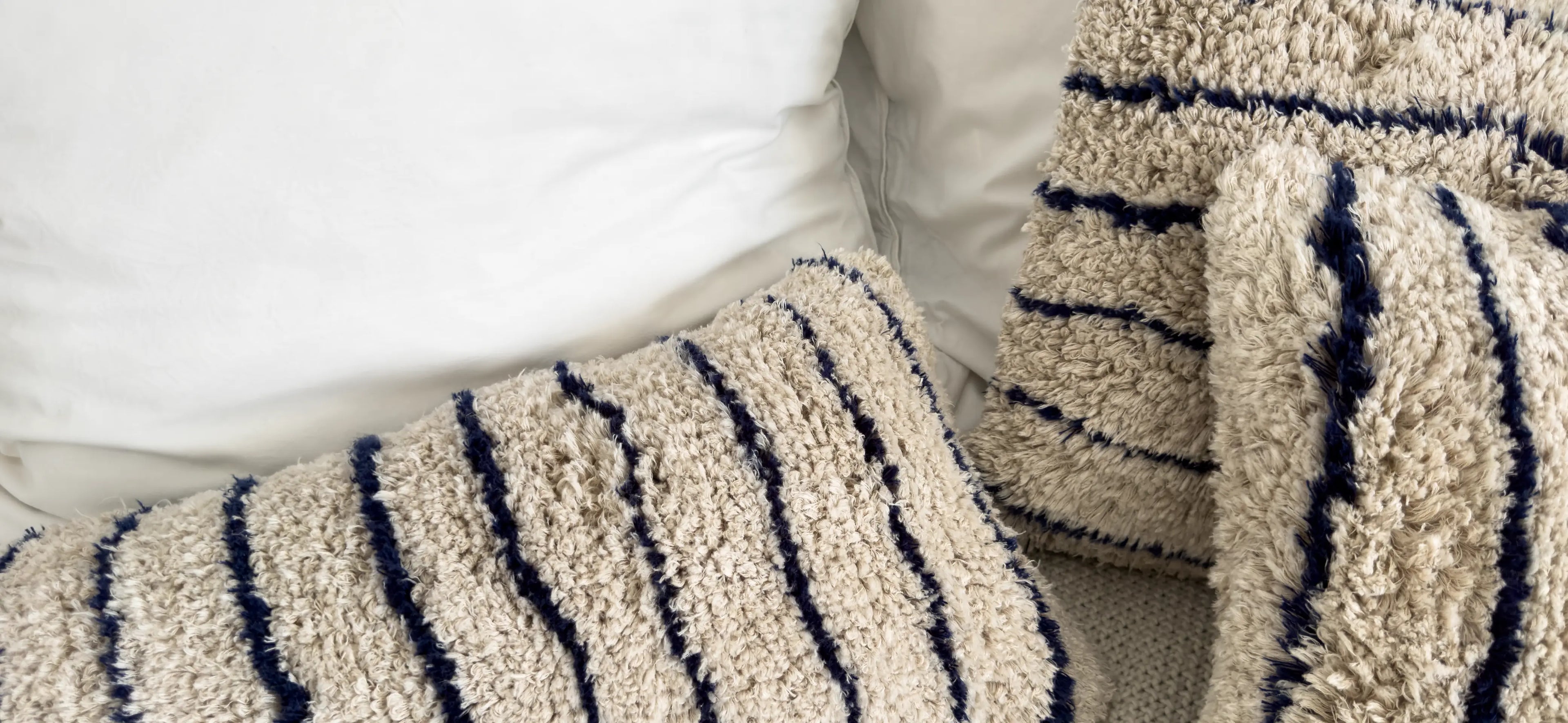 mija LIVNG neue Kissen-Kollektion Blue-Stripes