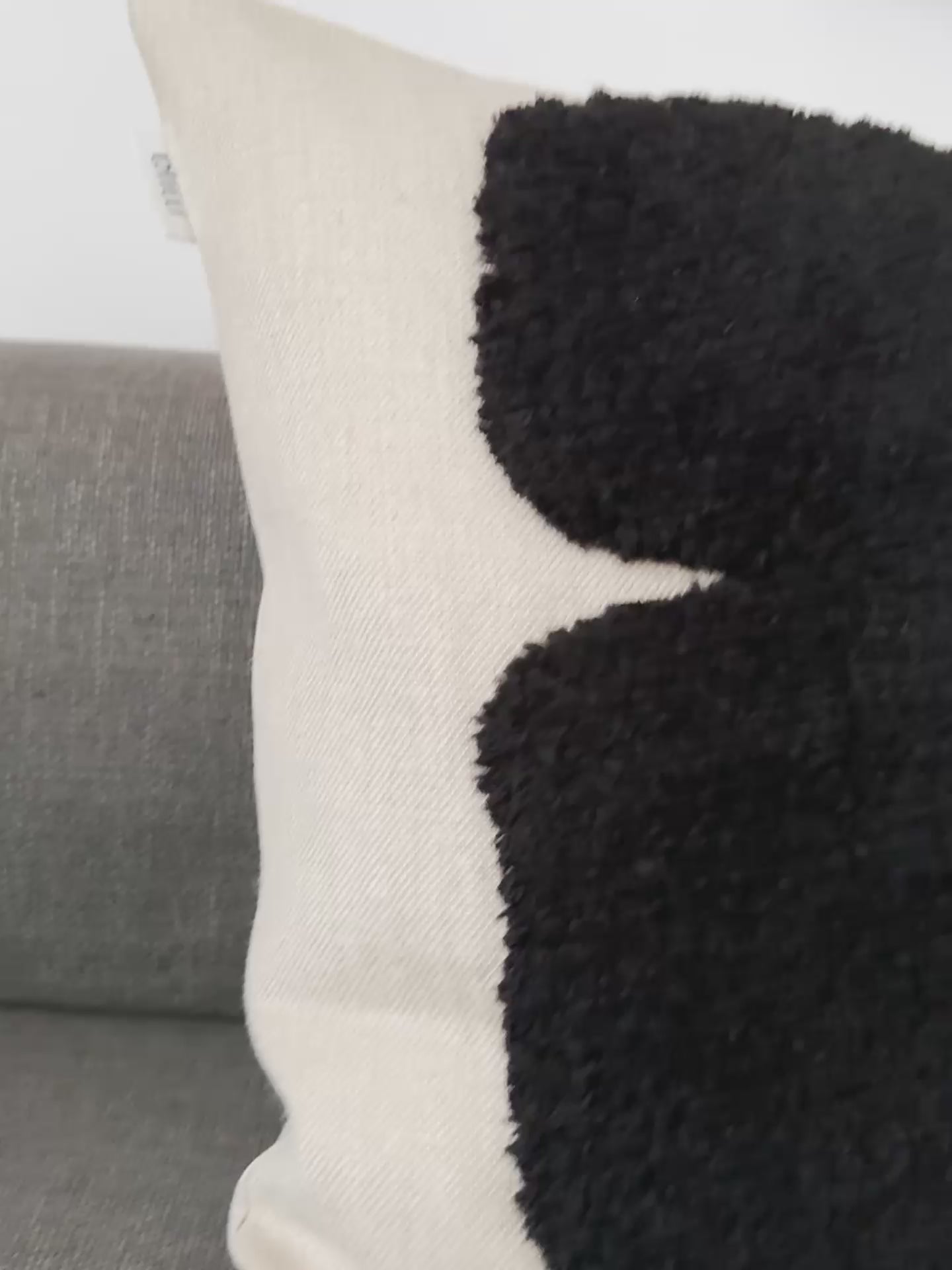 mija LIVING nachhaltiges naturfarbenes Sofakissen mit toller Hochflor-Habtik